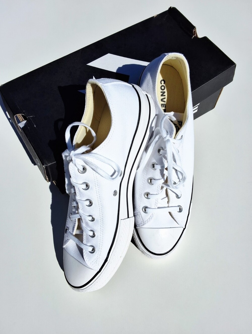 Converse Chuck Taylor All Star Lift Low Top Unisex Canvas Sneakers - White (New)